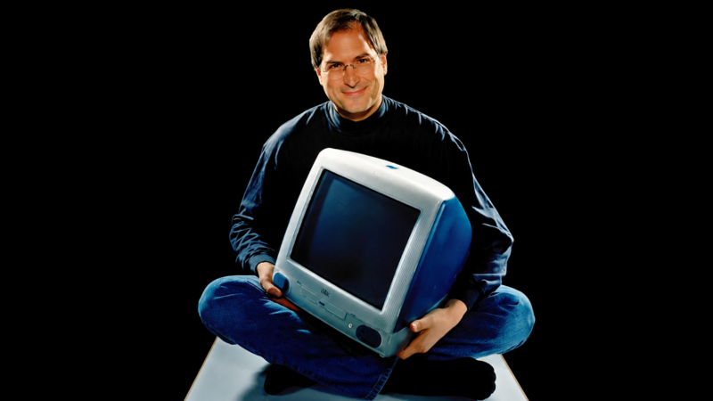 iMac… الحاسوب الذي أعاد Apple إلى الحياة وغير شكل الكمبيوتر للأبد
