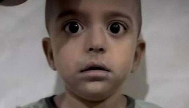 الطفل الفلسطيني المرتجف يعود لحضن عائلته