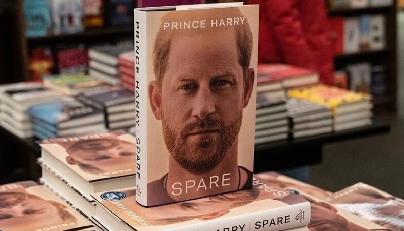 لماذا لم يستخدم «ذا كراون» مذكرات الأمير هاري؟