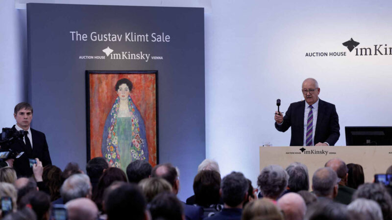 بـ 32 مليون يورو.. “لوحة الآنسة ليسر” للرسام كليمت تُباع في مزاد