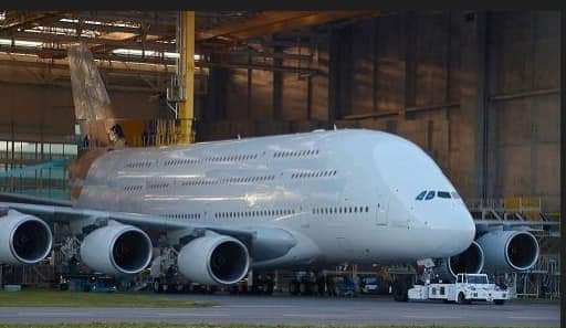 طائرة جديدة تتسع لـ 1000 راكب مكونة من ثلاثة أدوار وتطير ١٢ الف كيلو متر