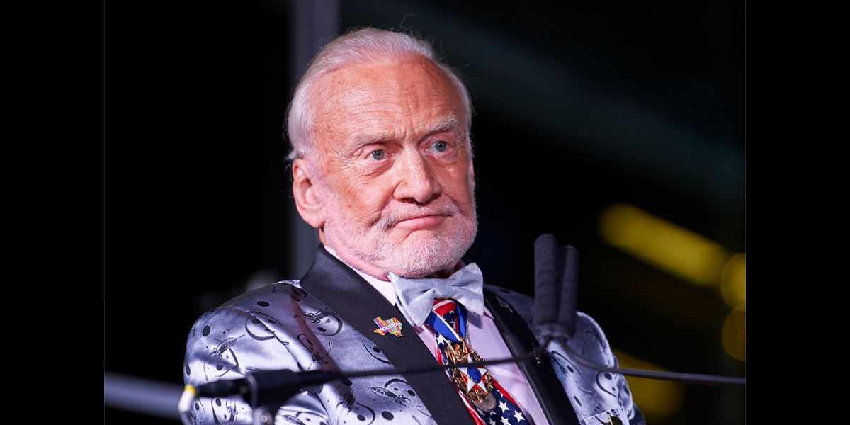 باز ألدرين (Buzz Aldrin)