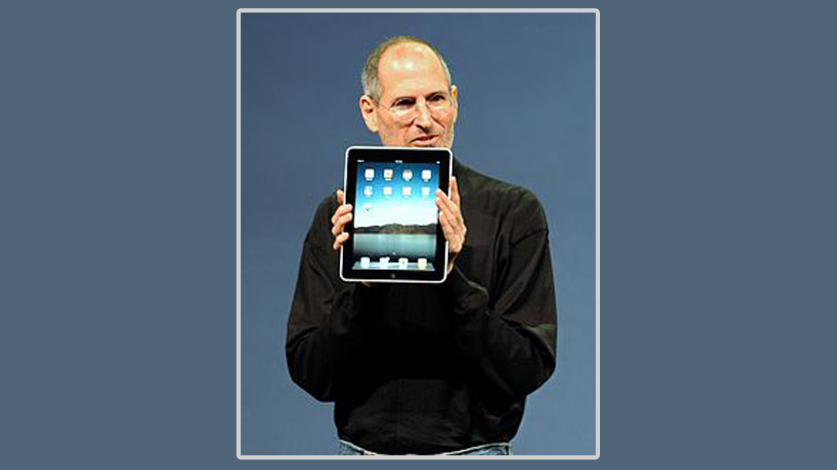 بداية الآيباد… كيف غيّر جهاز واحد مستقبل الحواسيب اللوحية؟