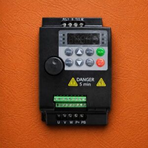 SUSWE 2.2KW Three-Phase Motor Speed Controller Inverter – 380V with Forward/Reverse Control & Digital Display